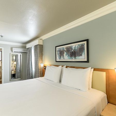 Alexis Park All Suite Resort Las Vegas Exterior photo
