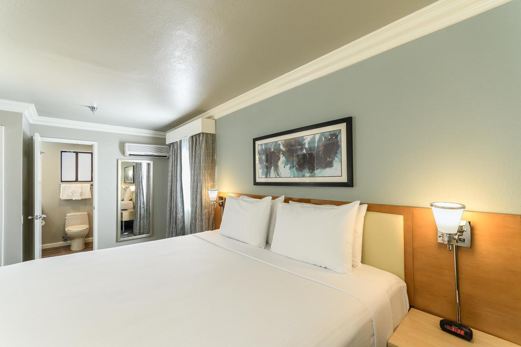 Alexis Park All Suite Resort Las Vegas Exterior photo